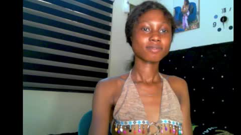 coco_petitqueen online show from 01.19.25