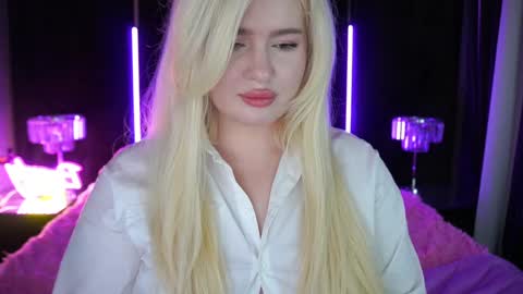 Snapshot of cocosecretss chatting on 12.17.24 onlyfans amyleyy online show from 12.17.24