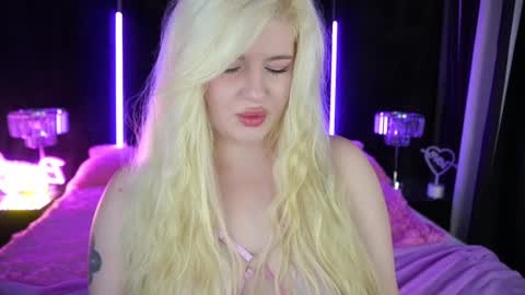Snapshot of cocosecretss chatting on 12.19.24 onlyfans amyleyy online show from 12.19.24