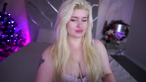 Snapshot of cocosecretss chatting on 12.24.24 onlyfans amyleyy online show from 12.24.24