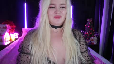 Snapshot of cocosecretss chatting on 12.25.24 onlyfans amyleyy online show from 12.25.24