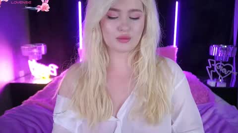 Snapshot of cocosecretss chatting on 02.11.25 onlyfans amyleyy online show from 02.11.25