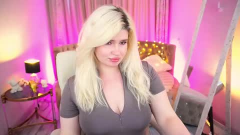 Snapshot of cocosecretss chatting on 05.26.26 onlyfans amyleyy online show from 05.26.26
