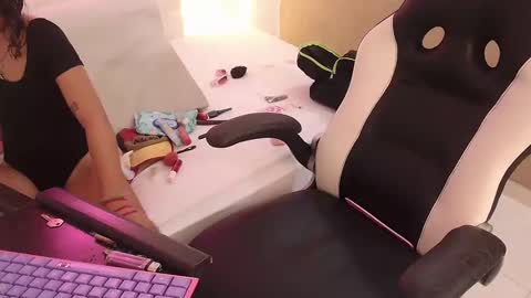 Snapshot of coffe_eyes chatting on 10.31.25 coffe_eyes online show from 10.31.25