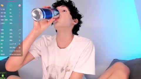 Snapshot of colestorm chatting on 11.12.25 COLE online show from 11.12.25