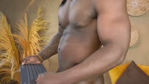 Snapshot of colethunder chatting on 01.08.25 ColeThunder online show from 01.08.25