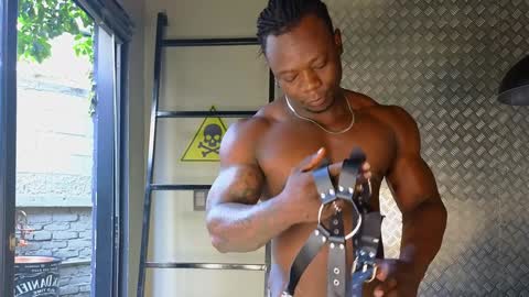 Snapshot of colethunder chatting on 01.12.25 ColeThunder online show from 01.12.25