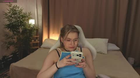 Collen Mon Tue Wed Thu Fri GMT 3 0300am - 0900am  online show from 04.08.26