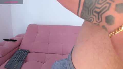college_muscle_ass online show from 11.28.25
