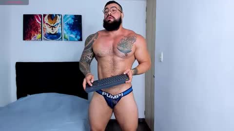 college_muscle_ass online show from 01.18.26