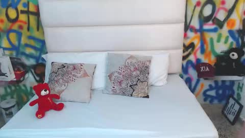 Snapshot of collins_aria chatting on 11.12.25 valentina online show from 11.12.25