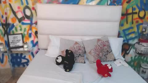 Snapshot of collins_aria chatting on 11.15.25 valentina online show from 11.15.25