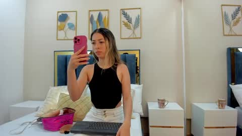 Snapshot of collins_aria chatting on 05.28.26 valentina online show from 05.28.26