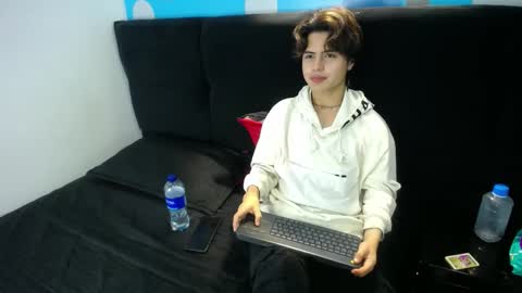 Snapshot of collinstone chatting on 02.09.25 collinstone online show from 02.09.25