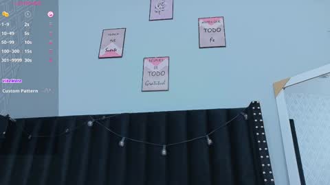 Snapshot of colombia_mommy_ chatting on 09.29.25 GRETCHEN online show from 09.29.25