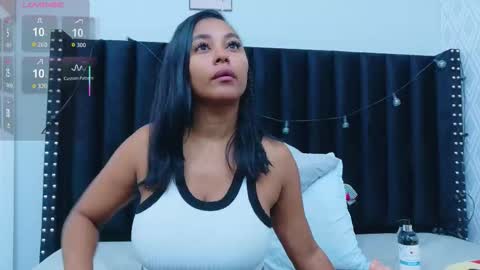 Snapshot of colombia_mommy_ chatting on 11.07.25 GRETCHEN online show from 11.07.25