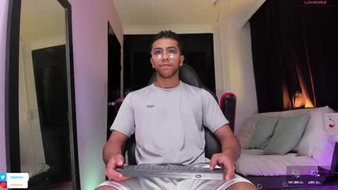 Snapshot of colstorw_ chatting on 09.26.25 colstorw_ online show from 09.26.25