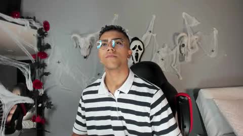 Snapshot of colstorw_ chatting on 10.30.25 colstorw_ online show from 10.30.25