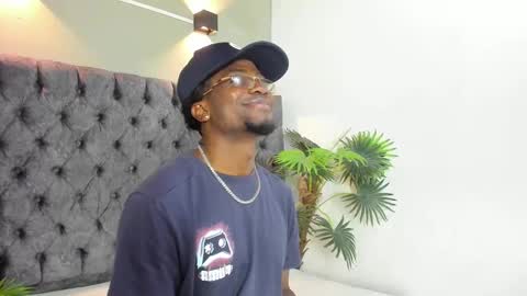 Snapshot of compton_01 chatting on 10.04.25 COMPTON online show from 10.04.25