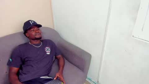 Snapshot of compton_01 chatting on 10.04.25 COMPTON online show from 10.04.25