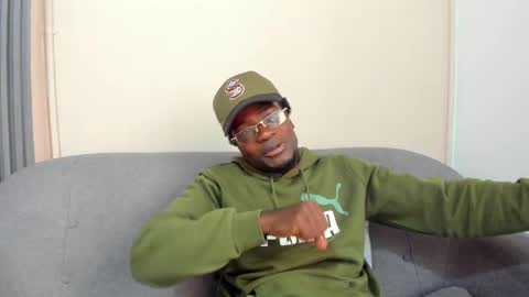 Snapshot of compton_01 chatting on 10.07.25 COMPTON online show from 10.07.25