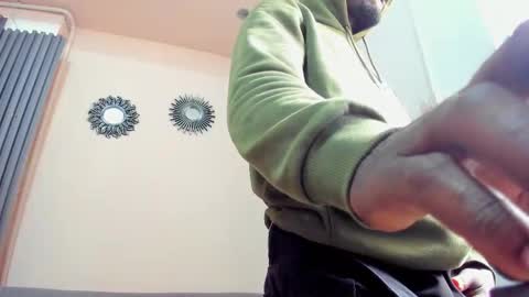 Snapshot of compton_01 chatting on 10.10.25 COMPTON online show from 10.10.25