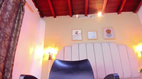 Snapshot of compton_01 chatting on 11.12.25 COMPTON online show from 11.12.25