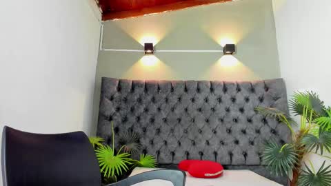 Snapshot of compton_01 chatting on 11.15.25 COMPTON online show from 11.15.25