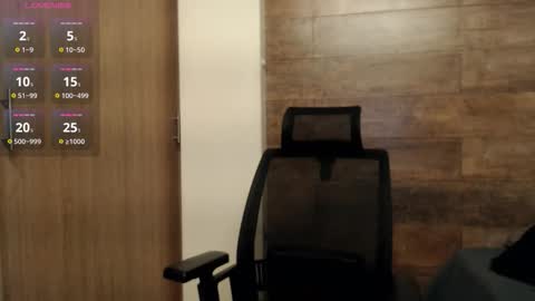 Snapshot of connor_h1 chatting on 10.12.25 connor_h1 online show from 10.12.25