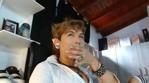 Snapshot of conny_bens chatting on 10.10.25 conny_bens online show from 10.10.25