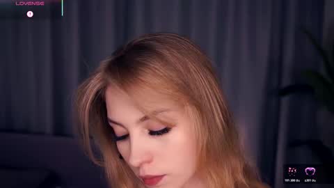 Snapshot of constanceglascov chatting on 10.18.25 Hello im Sofia Welcme to my room .More hugs and kiss for you online show from 10.18.25