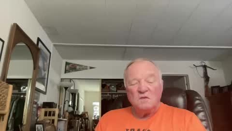 Snapshot of cookoosnest chatting on 10.05.25 cookoosnest online show from 10.05.25