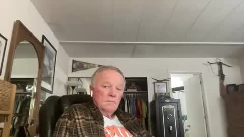 Snapshot of cookoosnest chatting on 10.29.25 cookoosnest online show from 10.29.25