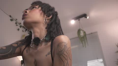 Snapshot of cooper_reds chatting on 11.07.25 ROSELL 3 online show from 11.07.25