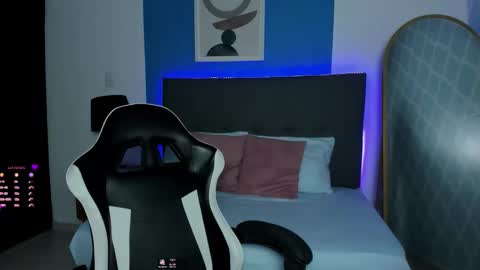 Snapshot of cora22_ chatting on 10.06.25 CORA online show from 10.06.25