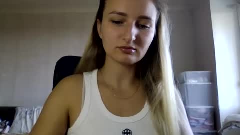 Snapshot of cora_fora chatting on 09.15.25 cora_fora online show from 09.15.25