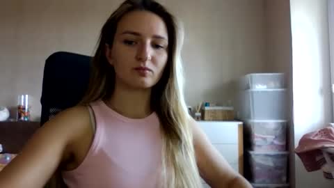 Snapshot of cora_fora chatting on 09.17.25 cora_fora online show from 09.17.25