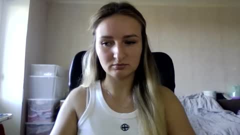 Snapshot of cora_fora chatting on 09.22.25 cora_fora online show from 09.22.25