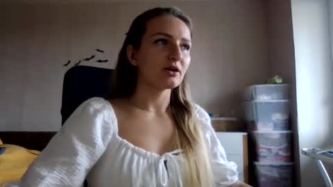 Snapshot of cora_fora chatting on 10.03.25 cora_fora online show from 10.03.25