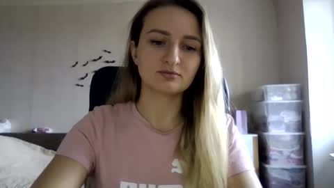 Snapshot of cora_fora chatting on 11.04.25 cora_fora online show from 11.04.25