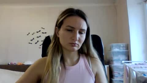 Snapshot of cora_fora chatting on 11.06.25 cora_fora online show from 11.06.25