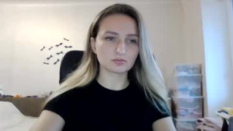 Snapshot of cora_fora chatting on 11.11.25 cora_fora online show from 11.11.25