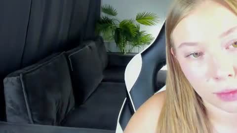 Snapshot of coral1ne_clark chatting on 07.19.26 Coral1ne Clark online show from 07.19.26