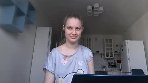 Snapshot of coraliehemmeter chatting on 10.19.25 Emma online show from 10.19.25