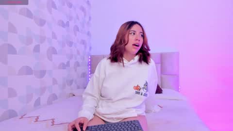 Snapshot of coraline_arts chatting on 01.25.25 Cora online show from 01.25.25