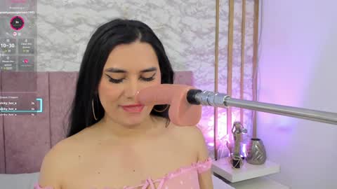 coraline hot18 online show from 02.05.25