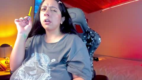 Snapshot of coraline_latin chatting on 01.13.25 Coraline online show from 01.13.25