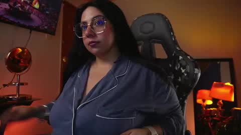 Snapshot of coraline_latin chatting on 10.11.25 Coraline online show from 10.11.25