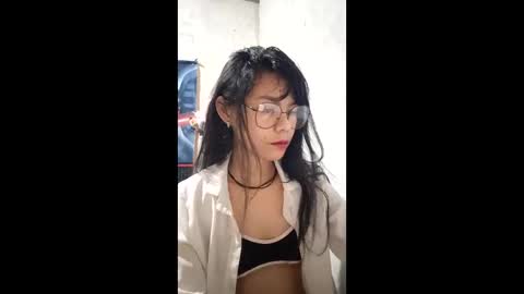Snapshot of coralinebane chatting on 04.17.26 coralinebane online show from 04.17.26