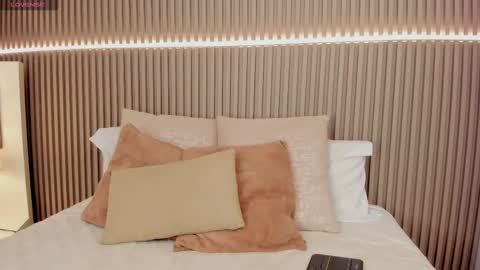 coralineross_ online show from 02.14.25